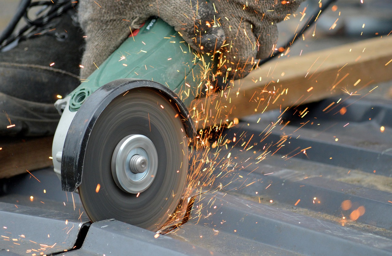 angle grinder, bending, cutter, separate, diy, shower of sparks, building, to build, to cut, caps, tool, iron, metal, attention, dangerous, flexible, flying sparks, spark, work, construction work, flexing-7163977.jpg